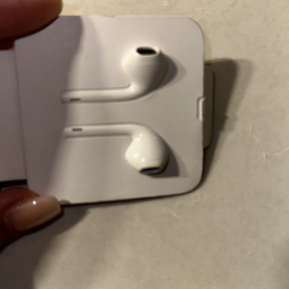 COPY - IPHONE EARPHONES - Picture 2 of 3